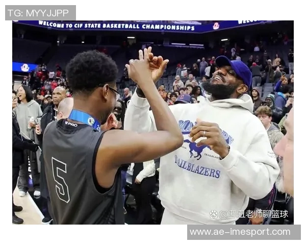 老父亲的骄傲詹姆斯分享多张身穿儿子布莱斯球衣观赛的温馨瞬间