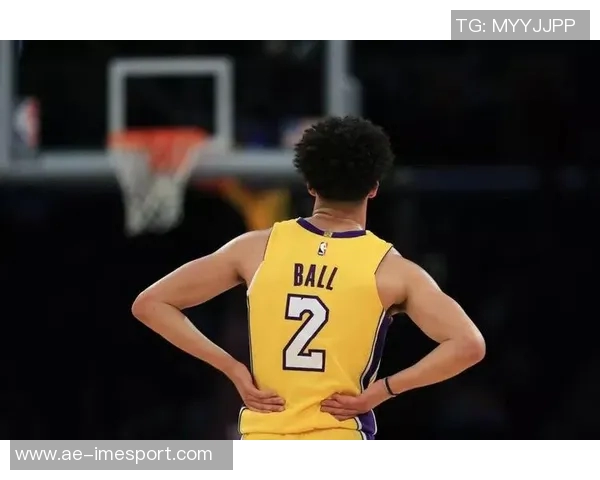 朗佐鲍尔在骑士训练营表现突出展现融入球队的潜力与决心