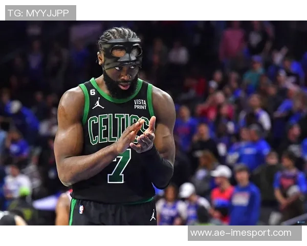 杰伦布朗坚定信念不懈努力助力队友提升表现